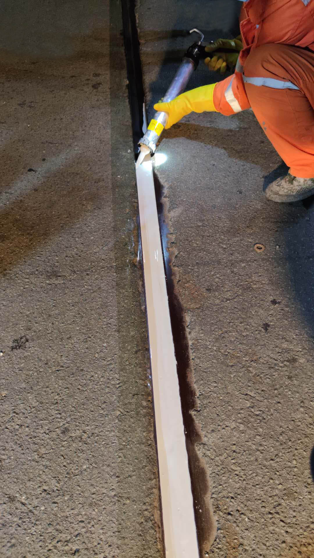 GH液態(tài)止水膠完美解決橋梁伸縮縫難題