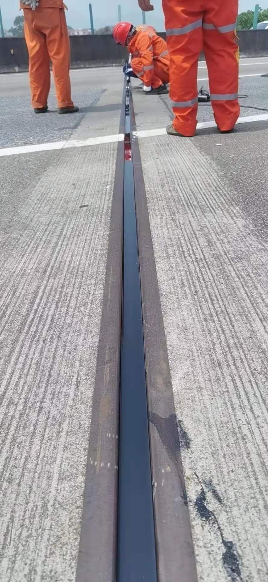 GH液態止水膠(橋梁伸縮縫灌縫膠)應用在高速公路橋梁伸縮縫中